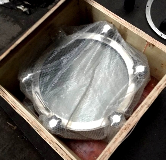 Отгрузка круглого люка DN300 со стеклянной крышкой